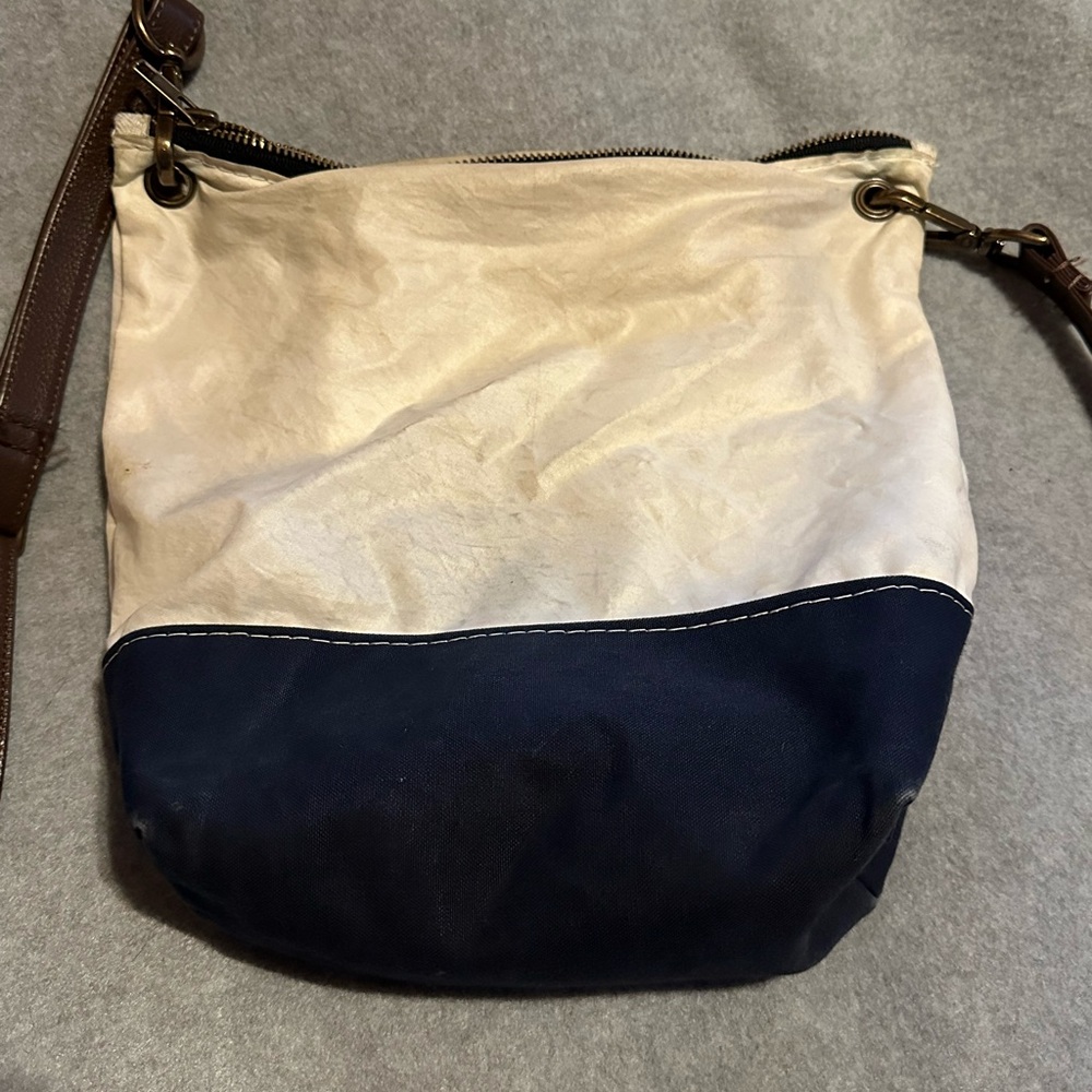 Stylish Two-Tone Crossbody Bag - Picture 3 of 5